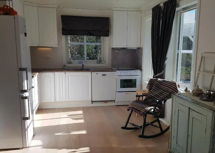 Semesterbostad Slata, Spacious Family Cabin Near Lyngdal Lyngdal